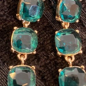 NWOT- FABULOUS EMERALD STYLE DROP EARRINGS